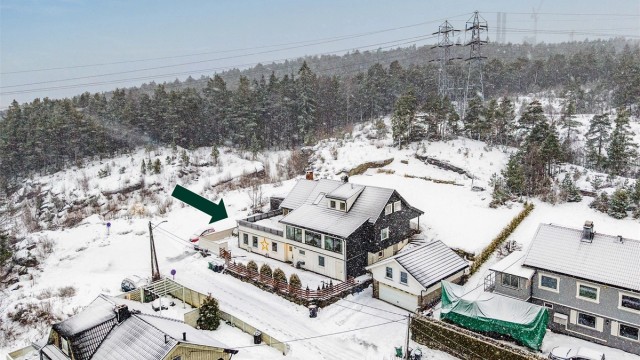 Leiligheten ligger i boligens første etasje.