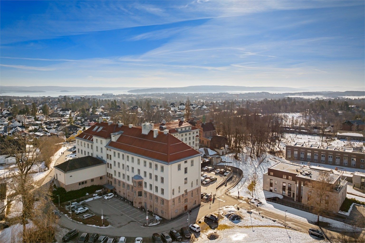 Bekkestua er et viktig knutepunkt for kollektivtransport med T-bane direkte til Oslo.