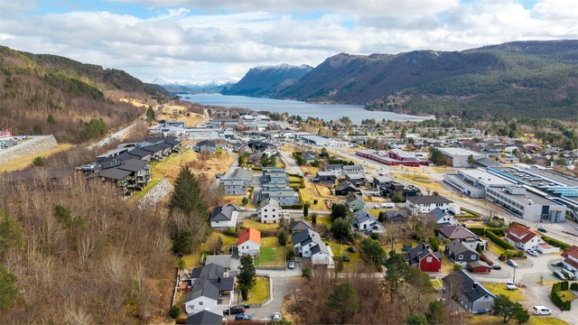 Det er kort avstand til flotte turstier rundt Lillevannet og i trimløypa på Vasstranda.