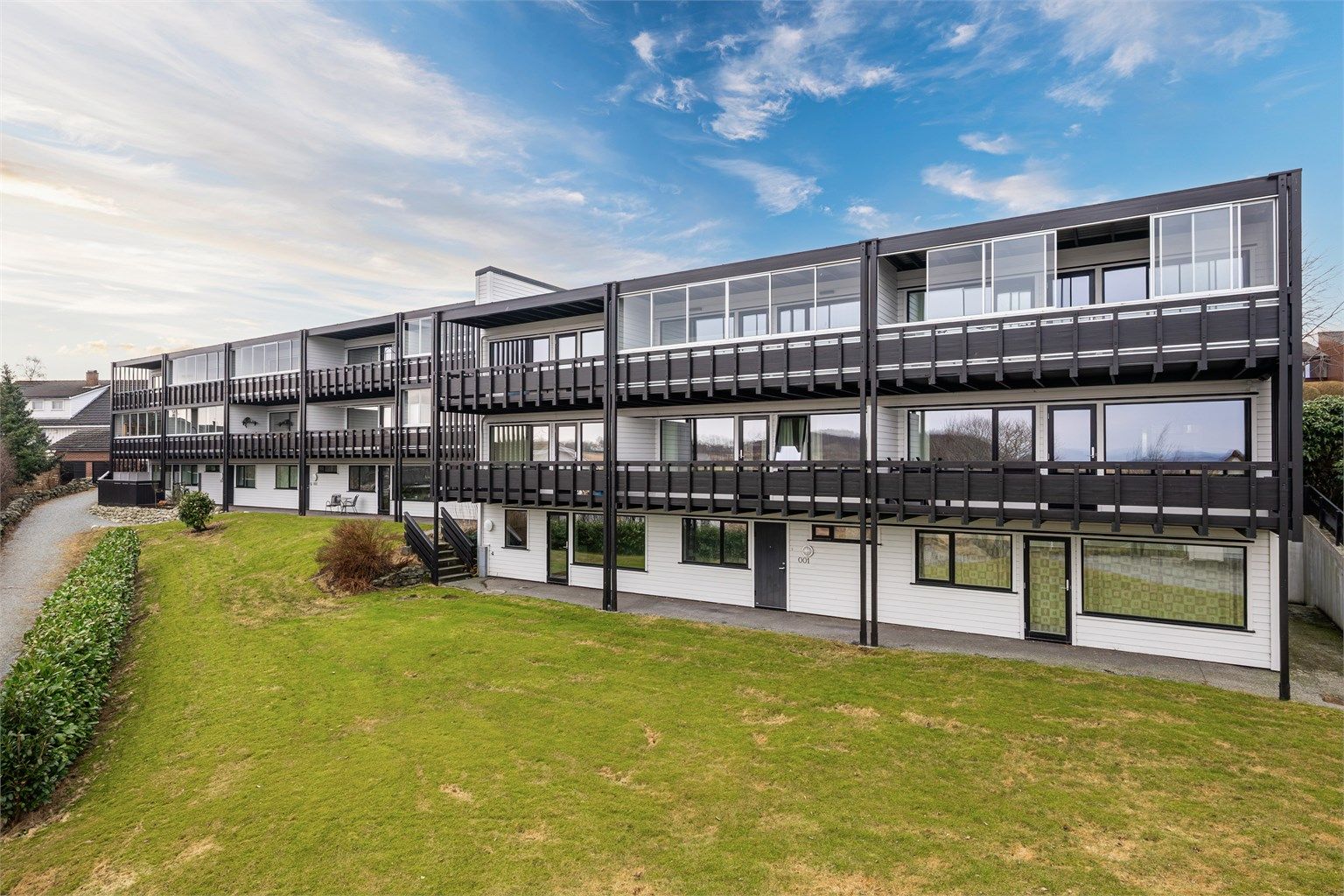 Leiligheten ligger i 2.etg fra den ene siden av bygget. Bod i u.etg. 