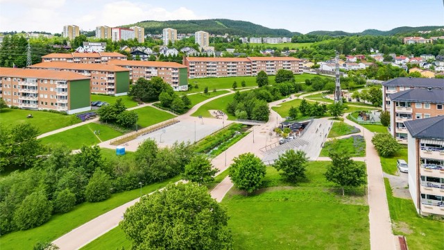 Like i nærheten ligger Bjerkedalen Park, som er et populært parkområde.