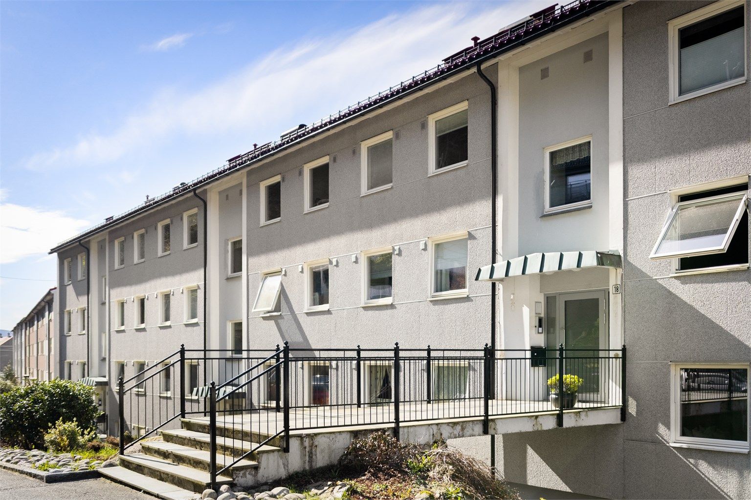 Sameiet Nylandsveien 14-20 er veldrevet og består av 28 leiligheter. I 2019 ble tak, vinduer og balkongdører skiftet i regi av sameiet.