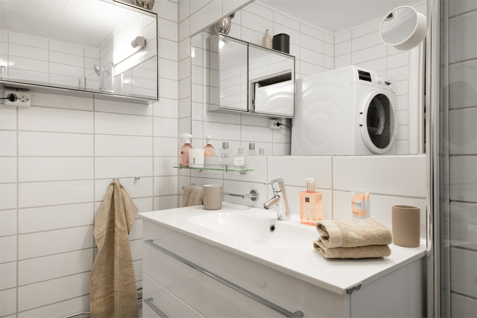 Badet ble totalrehabilitert i 2007 og har en stilren innredning fra VVS senter på Alna.