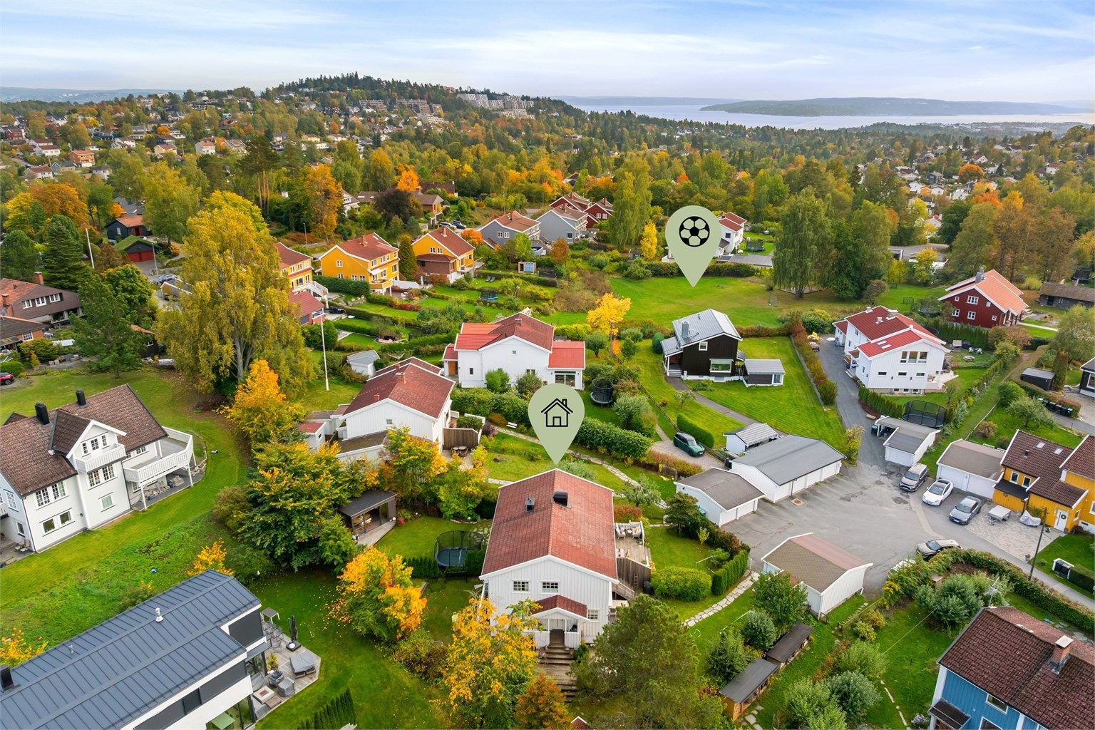 Nabolaget består hovedsakelig av familier med barn i alle aldre. Stort og grønt fellesområde for lek og ballspill. Her samles venner og naboer til felles 17. mai feiring