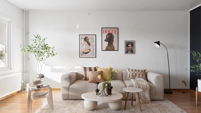 - Romslig stue med god plass til en koselig sofakrok -