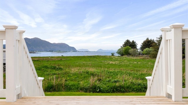 Eiendommen ligger landlig til i naturskjønne omgivelser, med kort vei til sjøen og flotte turområder.
Foto: Stian Wiik