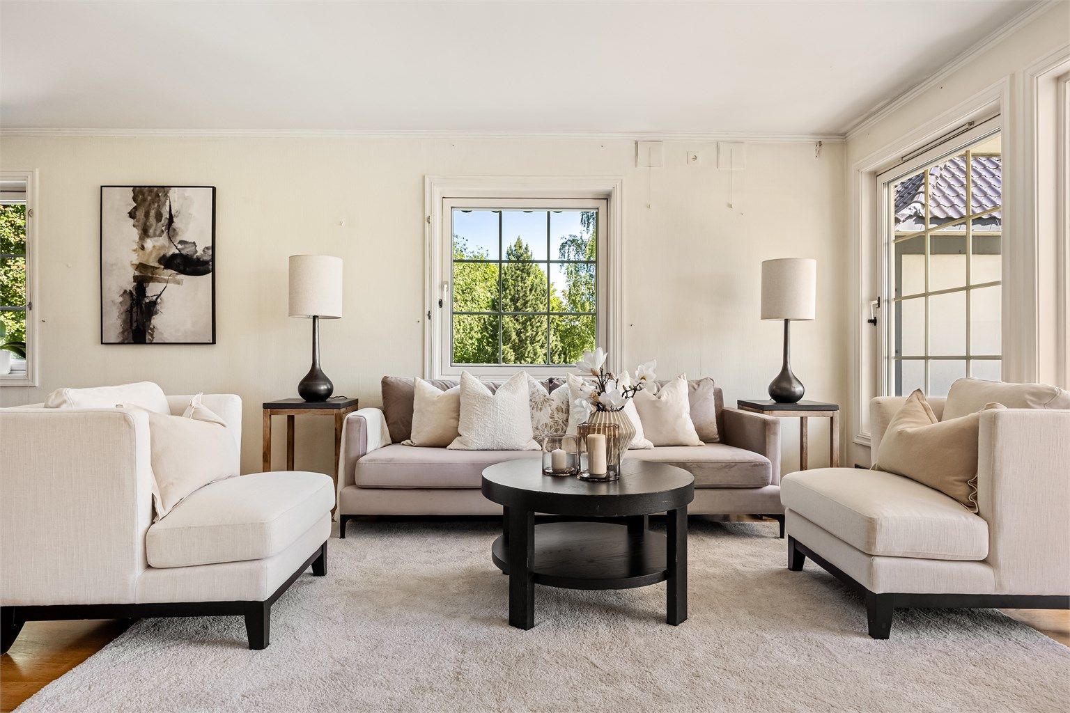 Det er god plass til å innrede stuen etter eget ønske.