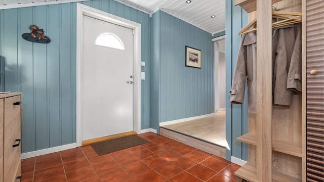 Velkommen inn! Hyggelig entré/gang med god plass. Varmekabler i gulvet