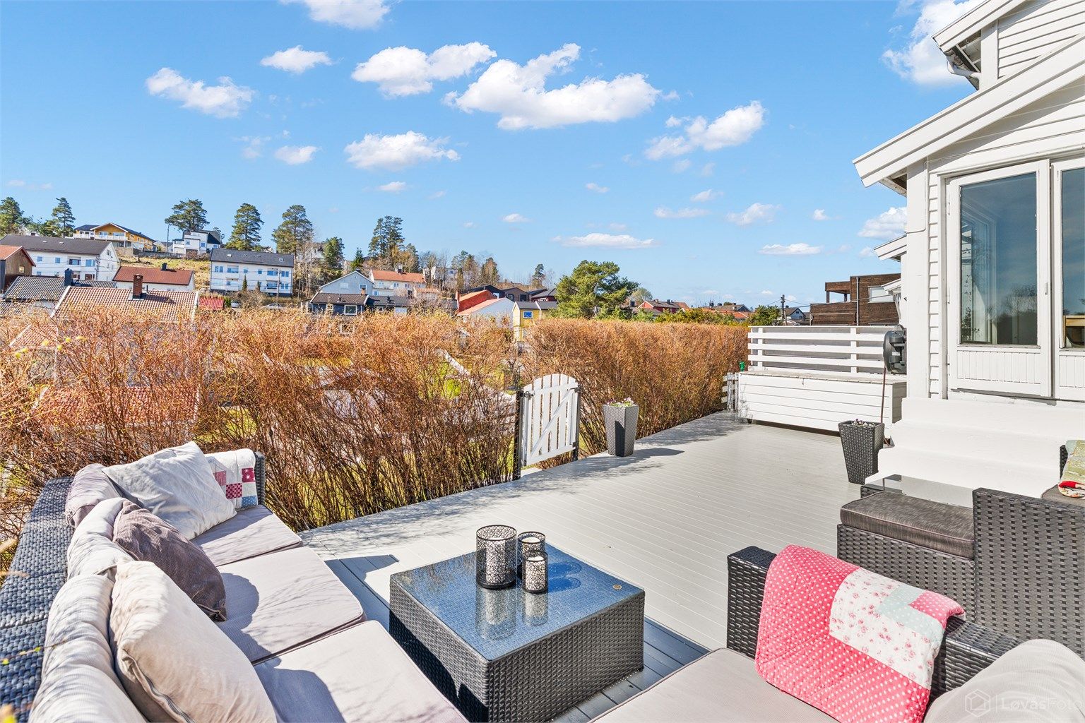 Den usjenerte beliggenheten som enderekkehus gjør uteplassen ekstra privat.