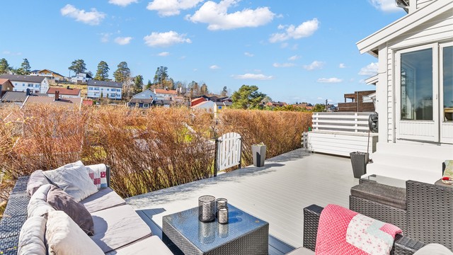 Den usjenerte beliggenheten som enderekkehus gjør uteplassen ekstra privat.