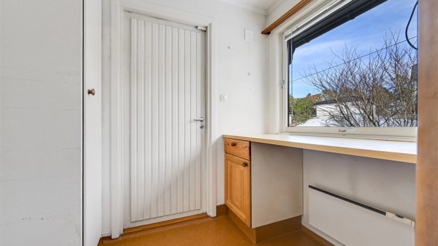 Praktisk vaskerom med adkomst ut.