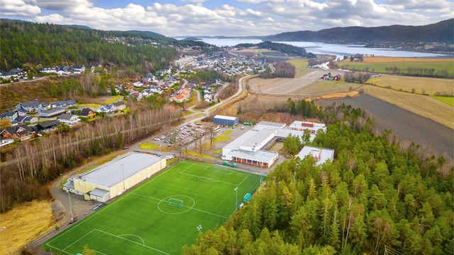 Det er kort vei til bademuligheter i Sandebukta