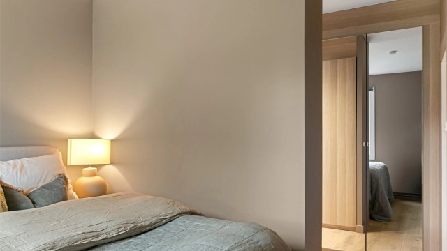Hovedsoverommet har egen walk-in garderobeløsning