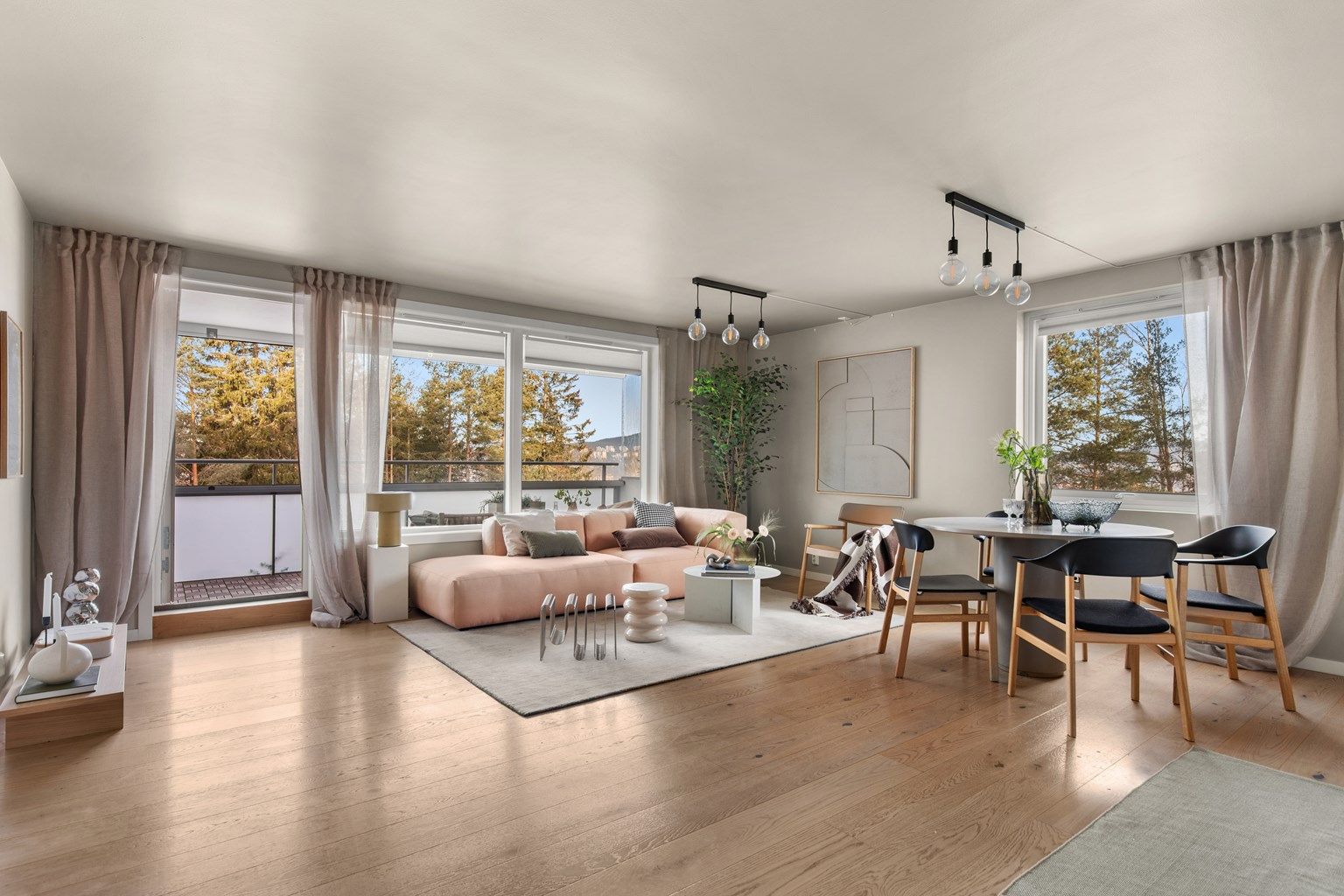 Krogsveen v/Simen Grevskott har gleden av å presentere denne tiltalende og attraktive 3(4)-roms* leiligheten.