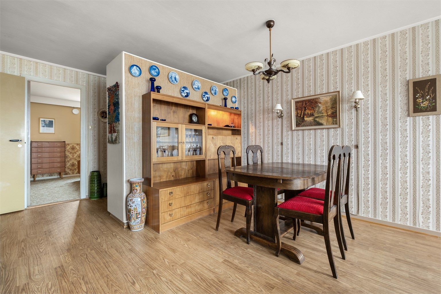 Her har man god plass til å samle familie og venner til hyggelige sammenkomster. 