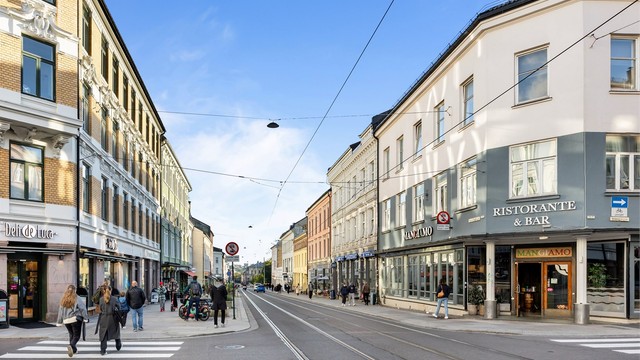 Flere restauranter og kaféer innen gangavstand.