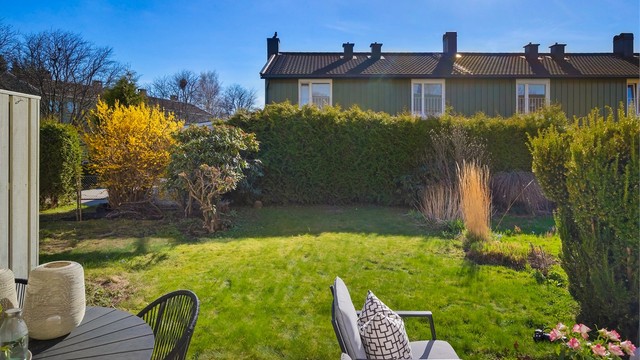 Hagen gir god plass for lek og moro for både store og små.