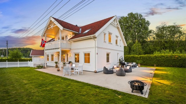 Nhut Nam Huynh v/ Eiendomsmegler Krogsveen har gleden av å presentere Sulerudveien 96! Denne boligen har virtuell visning, se den nå under "Nyttige lenker".