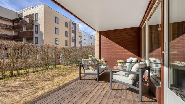 Velkommen til Søster Mathildes gate 11. En stor og tiltalende leilighet med usjenert og solrik uteplass.