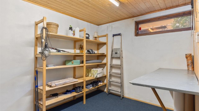 Hobbyrom/bod innenfor rommet som er benyttet som kjellerstue