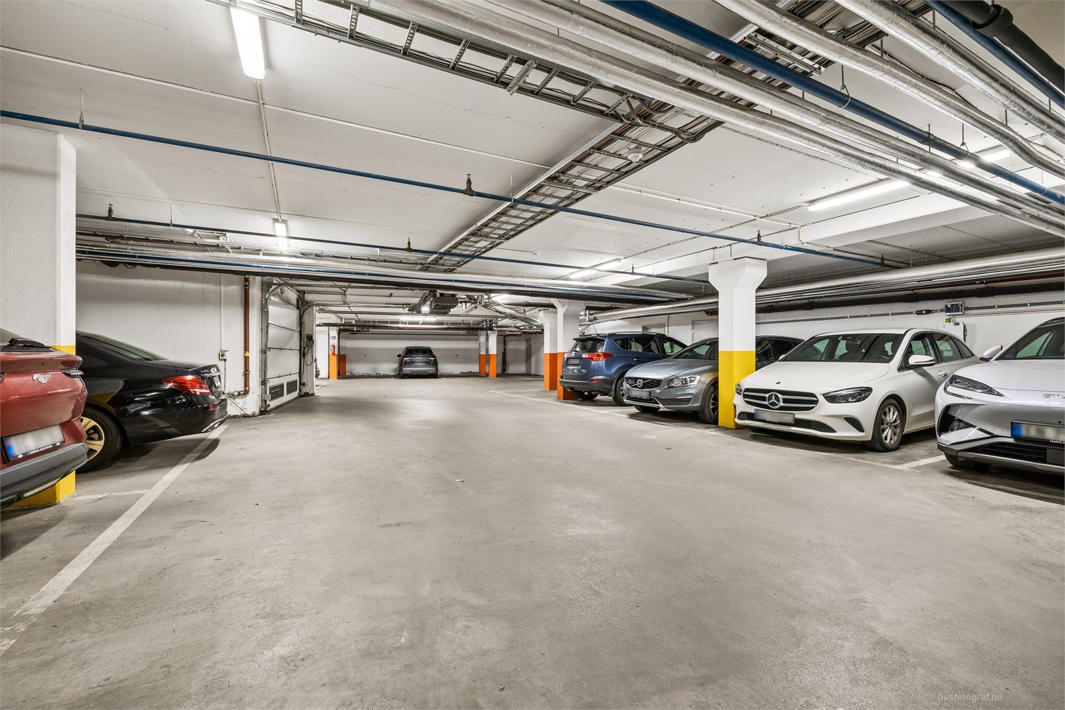 Medfølgende parkeringsplass i felles garasjeanlegg