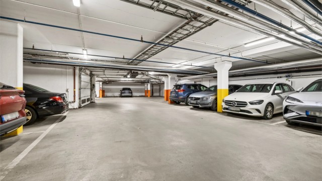 Medfølgende parkeringsplass i felles garasjeanlegg
