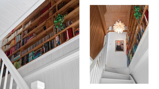 Trappen opp leder til en åpen og lys loftsetasje. Her gir skråtak, arker og ekstra takhøyde en egen karakter.