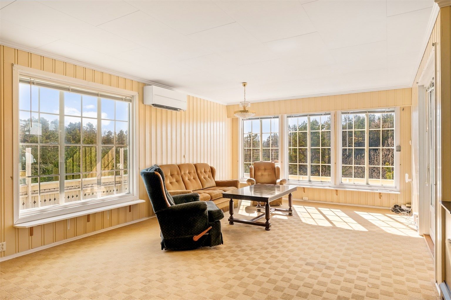 I stua kan du slappe av og samtidig nyte utsikten mot Valle og sjøen.