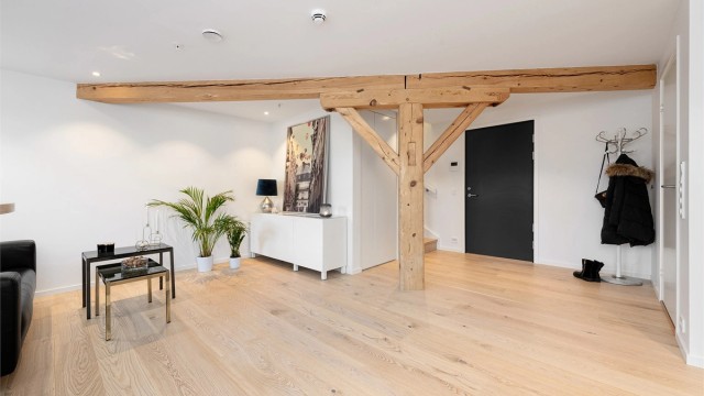 Dette er en arealeffektiv leilighet over to plan med et samlet bruksareal på 68 m²