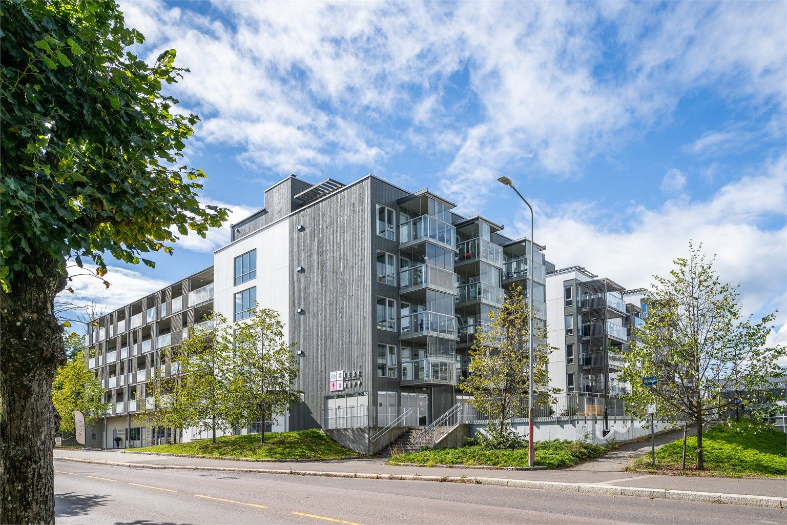 Bygget har en sentral beliggenhet med kort vei til Tønsberg sentrum.