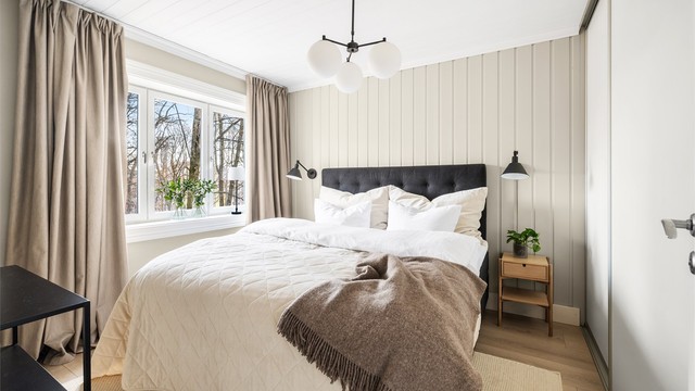 Soverommet vender mot den rolige parken og har god plass til dobbeltseng og garderobeløsning.