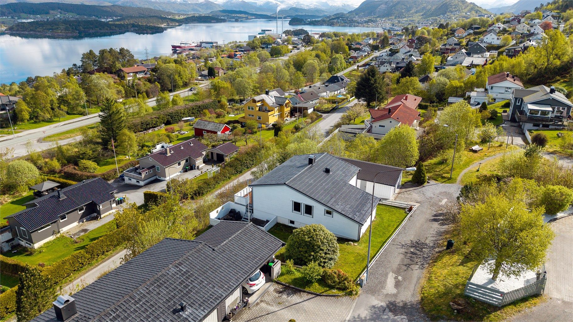 Beliggenheten er rolig og barnevennlig, uten gjennomgangstrafikk.