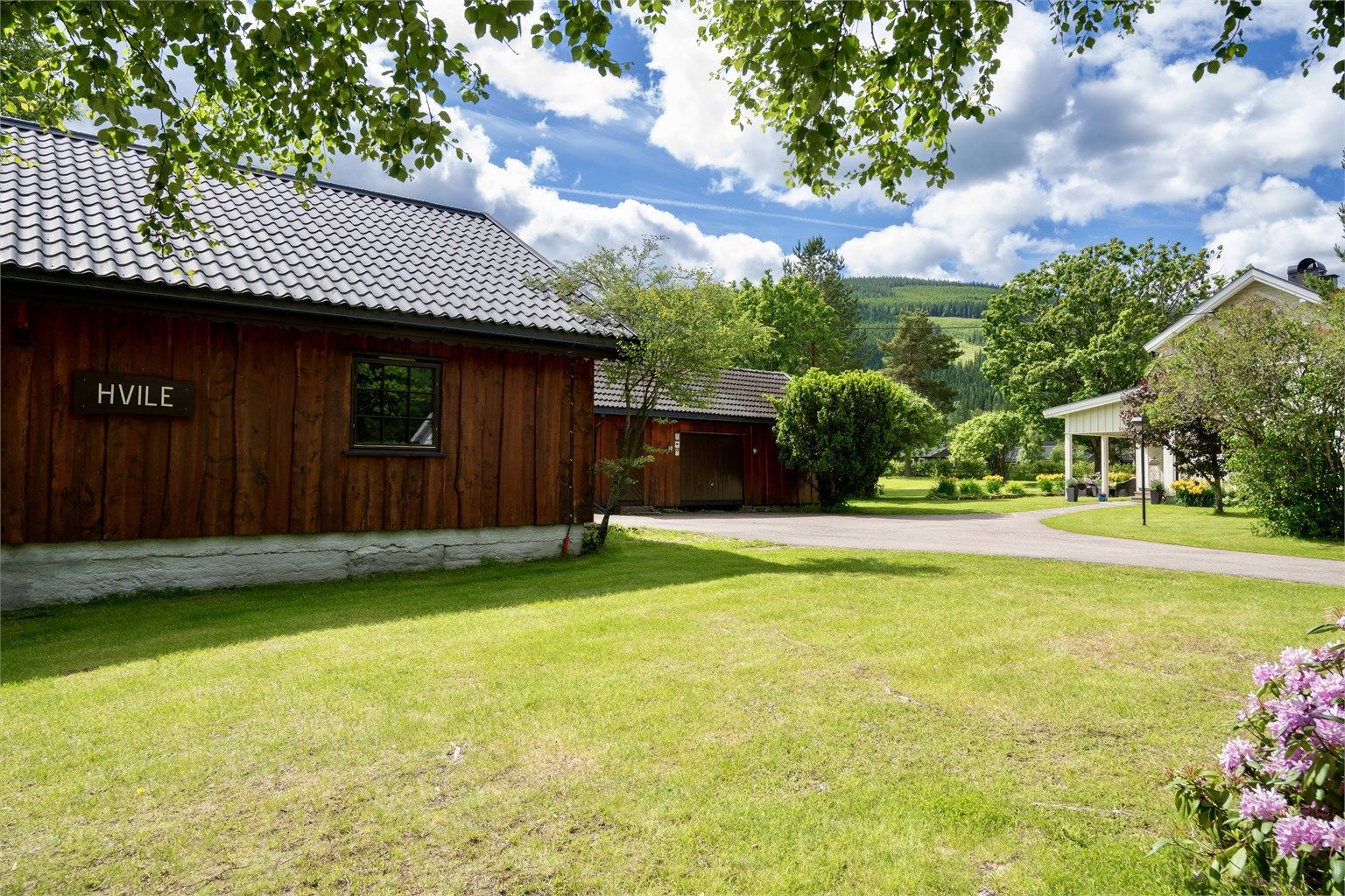 Eiendommen var tidligere en større gård som het "Hvile", og har mye historie