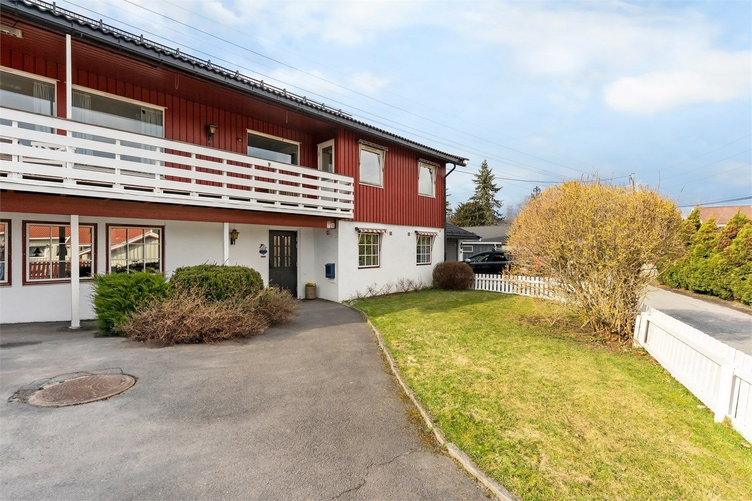 Innbydende og velholdt familiebolig med solrike utearealer