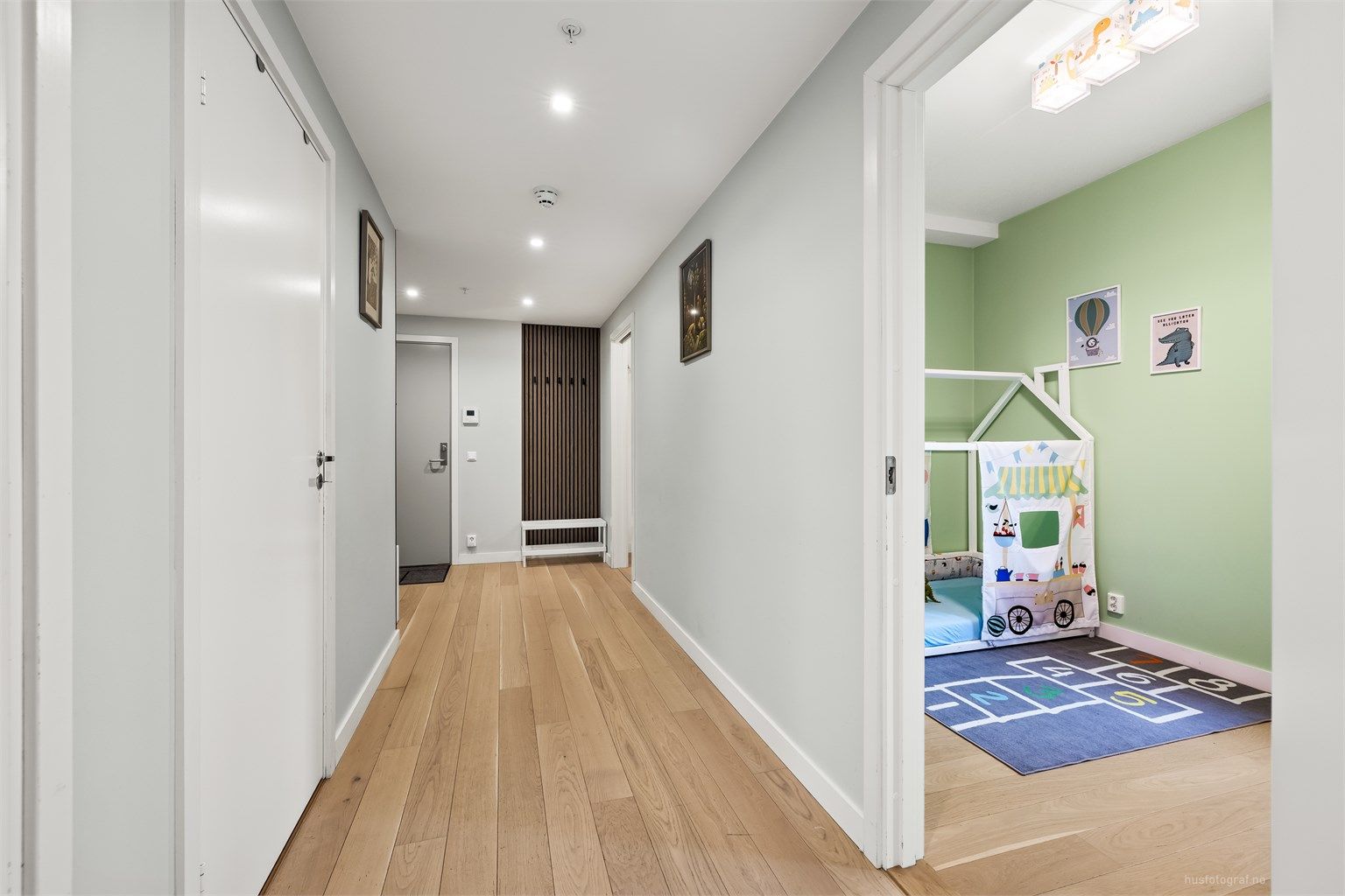 Entré/gang med downlights i tak