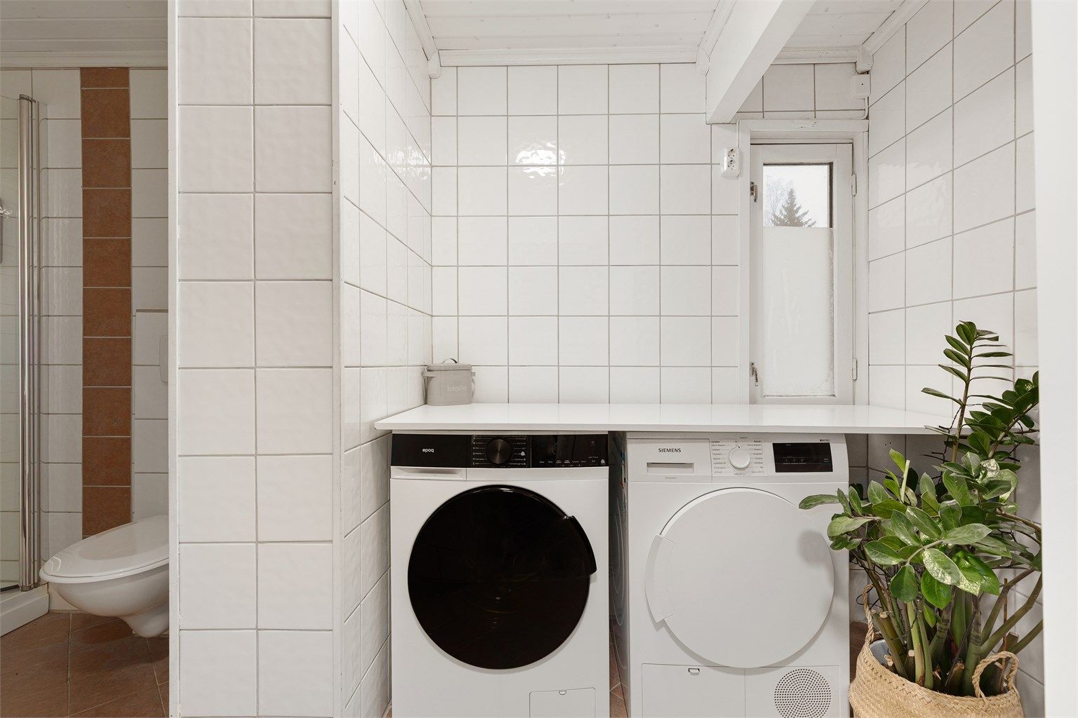 En del med plass til vaskemaskin og tørketrommel 