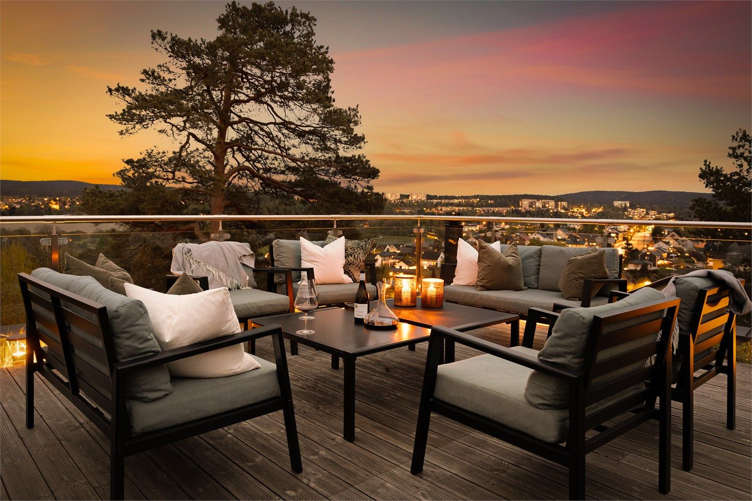 Høgdaveien 42E ligger på populære Abildsø i et etablert boligområde, i grønne omgivelser mellom Ryen og Skullerud. Her får du umiddelbar nærhet til fantastiske turområder med få minutters gange til Østensjøvannet med tursti videre inn i Østmarka.