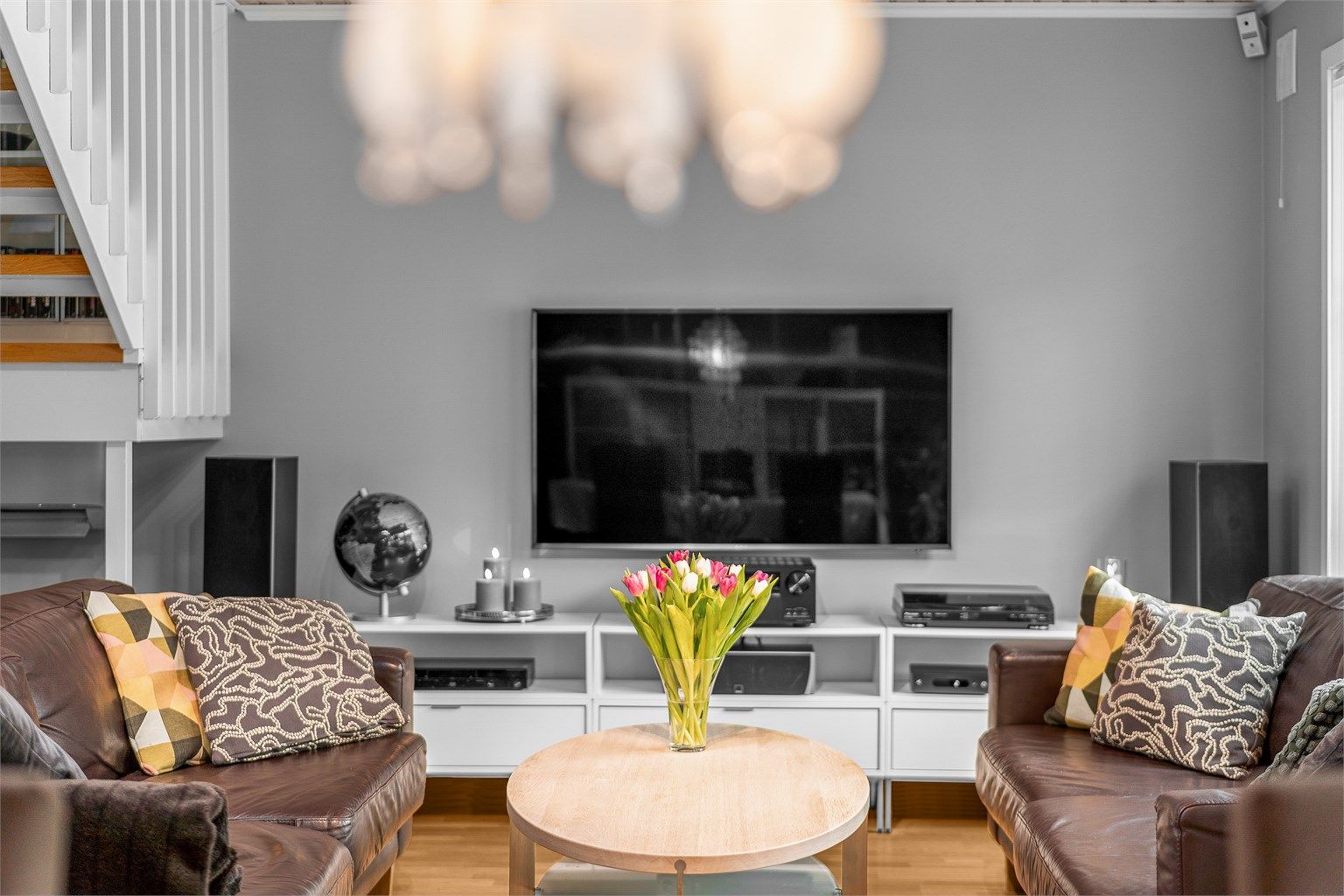 I stuen er det lagt varmekabler i gulvet for økt komfort.