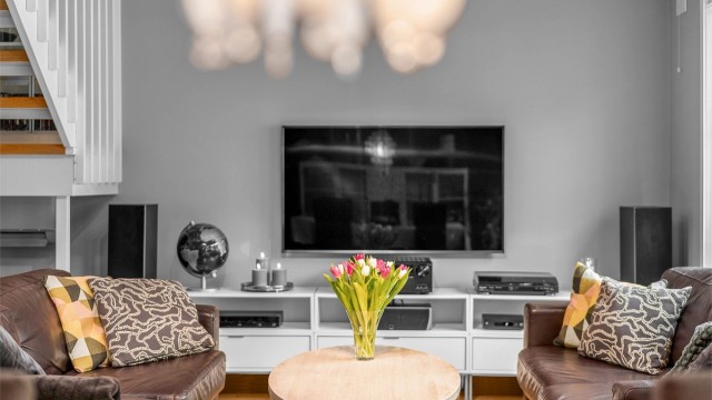 I stuen er det lagt varmekabler i gulvet for økt komfort.