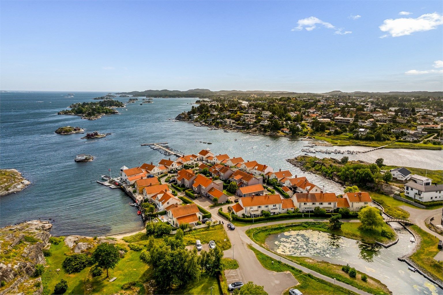  Thorsholmen er et av Sandefjords mest ettertraktede og eksklusive boligområder, kjent for sin unike beliggenhet helt ved Sandefjordsfjorden.