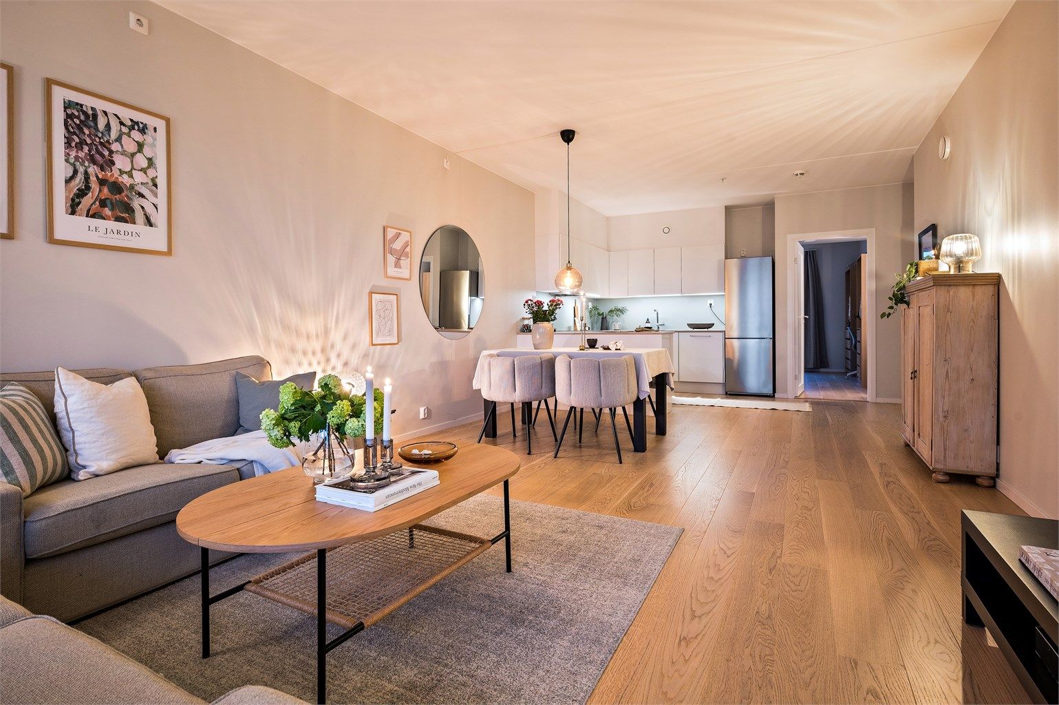 Morten Frølich (90700849) ønsker deg velkommen til Malerhaugveien 28A - En 97kvm 4-roms med hybel på Malerhaugen i Oslo. 