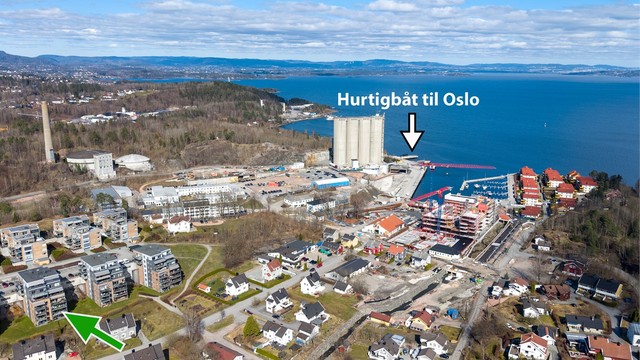 Kort gangavstand til hurtigbåt- Aker brygge, ekspressbuss retning Asker/Oslo, samt. Rortunet kjøpesenter med alt du trenger i hverdagen