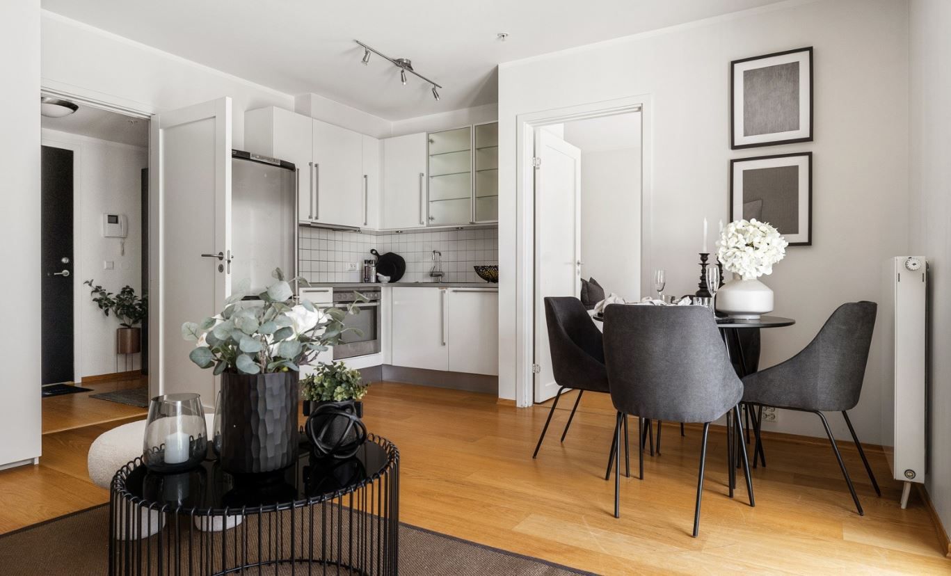 Plass til både sofadel og spisestue. 