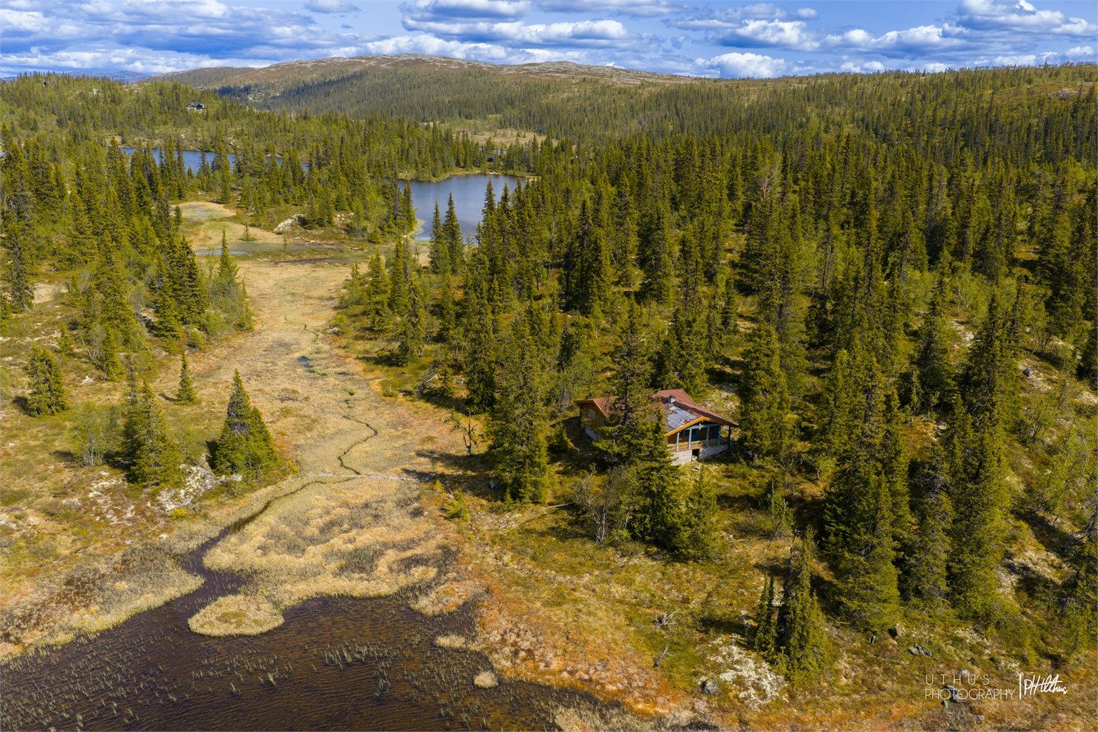 Likte du det bedre i gamledager uten innlagt vann og strøm? Da er denne hytten for deg