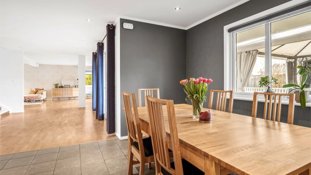 Plass til spisebord ved vindu
