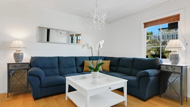 Et lunt og trivelig oppholdsrom med plass for hele familien.