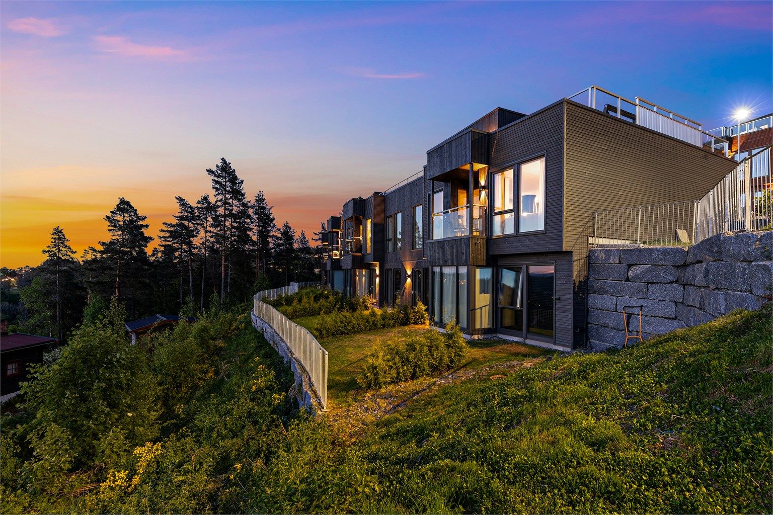 Et gjennomgående pent rekkehus i Heggedal Terrasse!