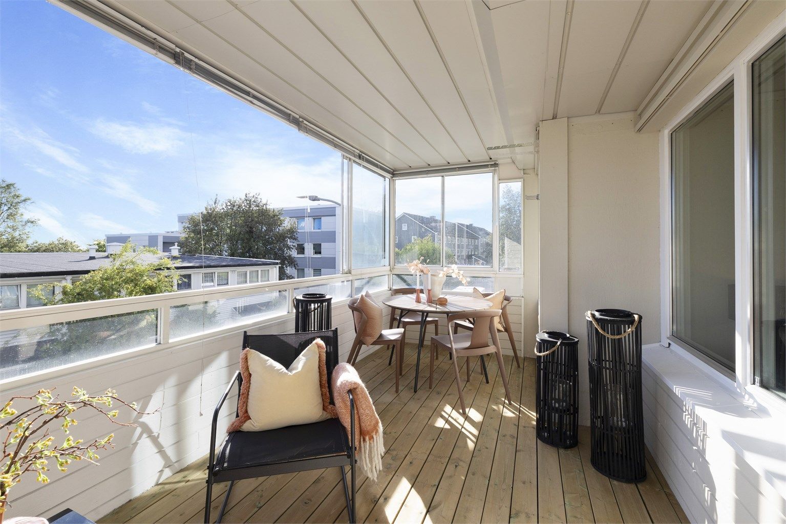 Fantastisk, innglasset balkong på hele 14 m² med direkte adkomst fra stuen