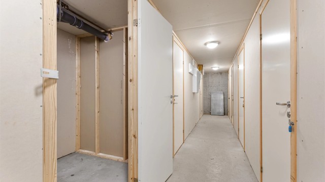 Tilhørende bodareal i felles gang med gode lagringsmuligheter for utstyr og sesongvarer.