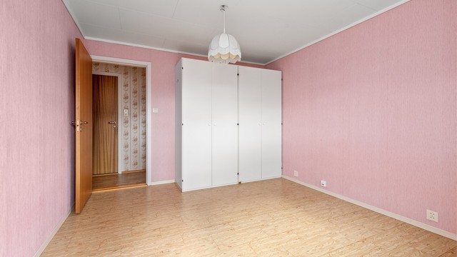 God plass til garderobeløsning på hovedsoverommet